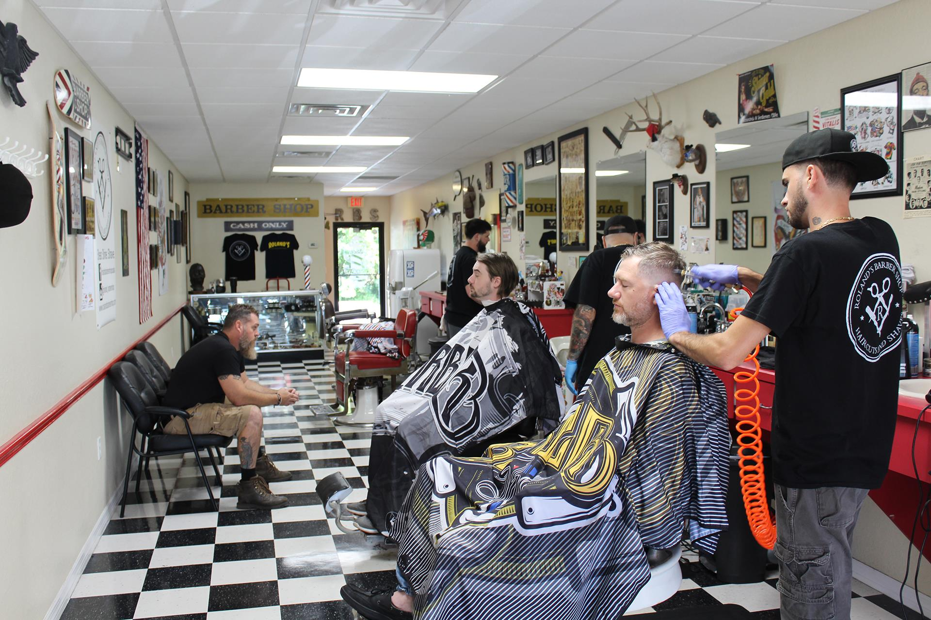 ROLAND'S UNISEX BARBER SHOP